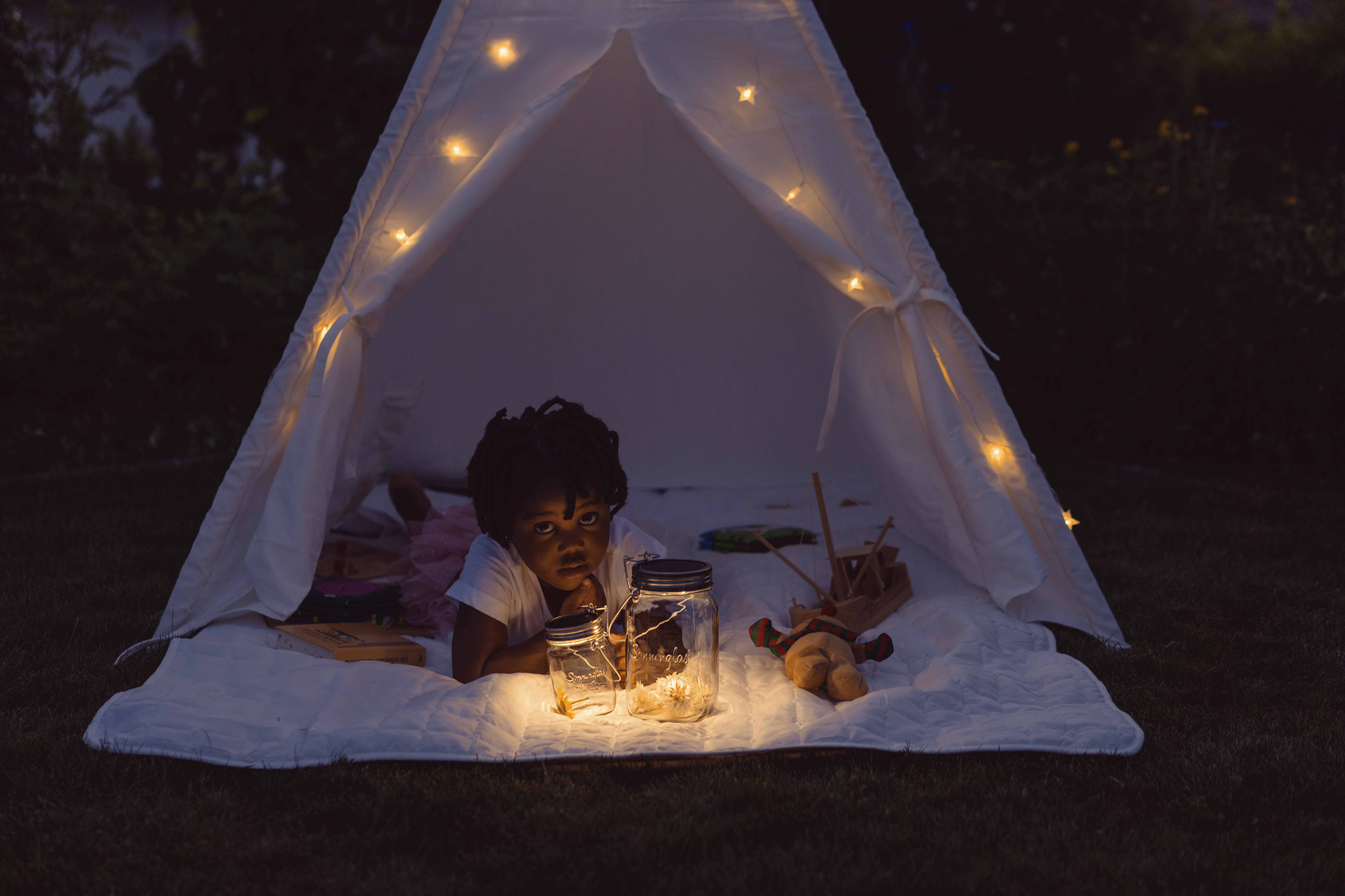 African girl holding Sonnenglas - the beginning of our story